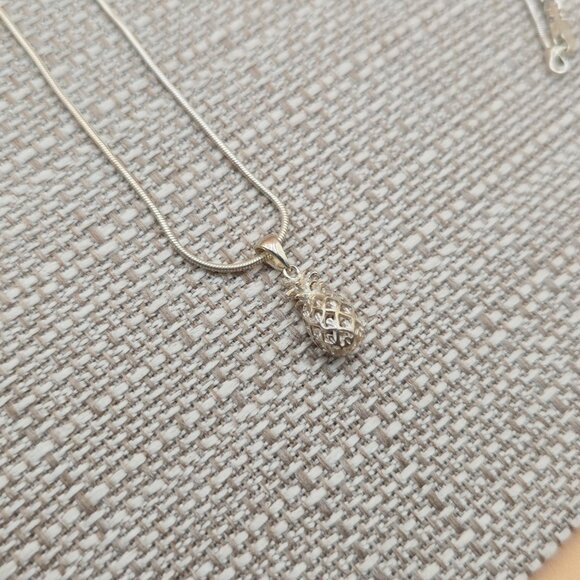 18 Inch Sterling Silver Small Pineapple Fruit Pendant Necklace A4753 - Picture 2 of 7